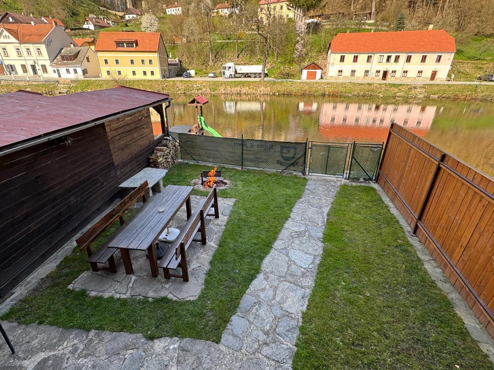 Penzion U Dvou Kocek โรเช็มเบิร์ก นาด วัลตาวูว์ ภายนอก รูปภาพ